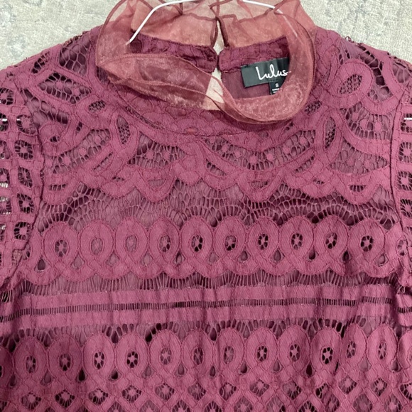 Lulu (Small) burgundy Lace dress - Picture 2 of 3